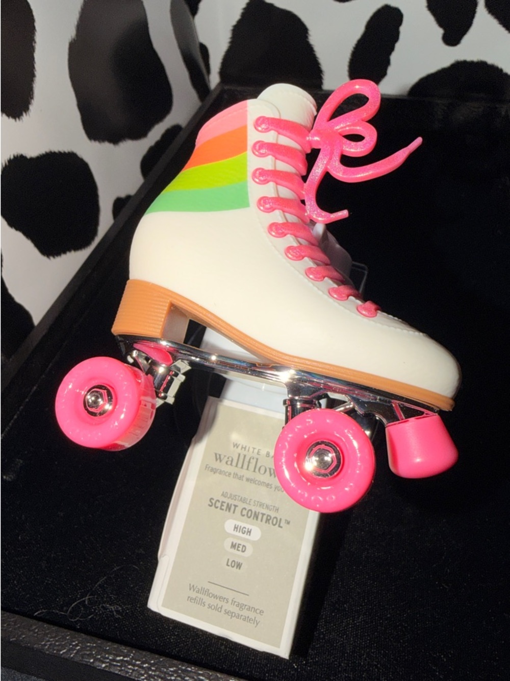 White Barn White Roller Skate Wallflower Holder